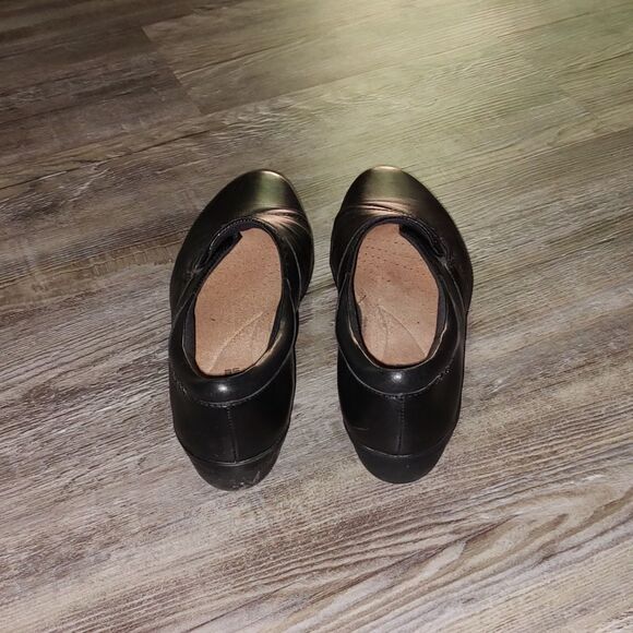 Clarks black slip on shoes Sz 8 - Picture 4 of 9